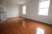 Building Photo - Beautiful 2-bedroom 1 bath is located in booming Brewery Town