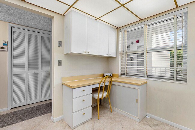Building Photo - 931 Gardenia Dr