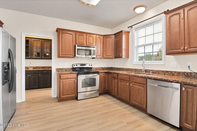 Building Photo - 817 Willbrook Cir