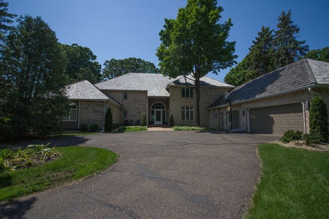 Building Photo - Stunning Lakefront Estate in Wayzata!