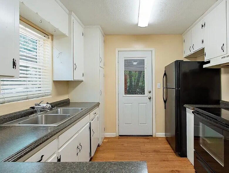 Building Photo - 1318 W Tharpe St