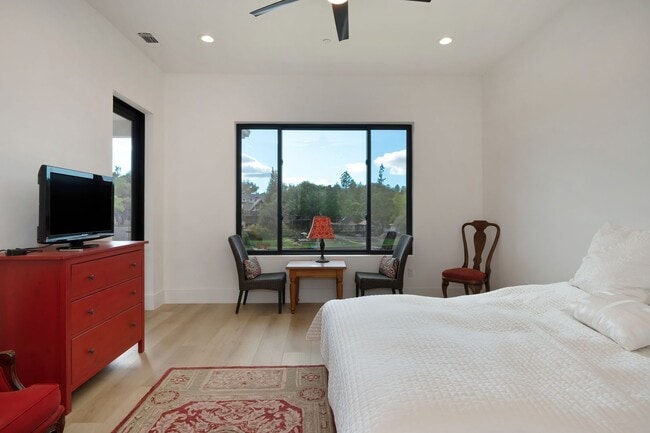 Building Photo - Waterfront 4 bed 4 bath 3,887 sq. ft.