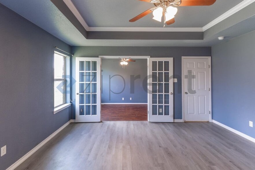 Building Photo - Unit