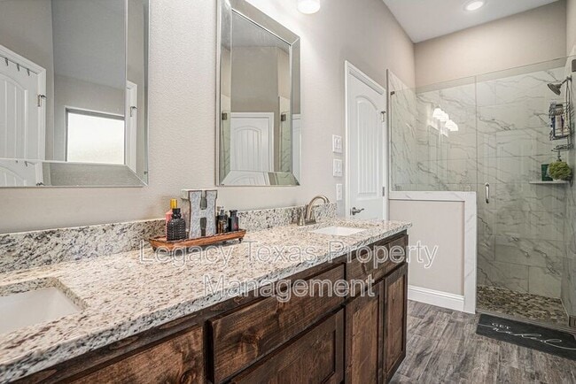 Building Photo - 226 Harp Ave