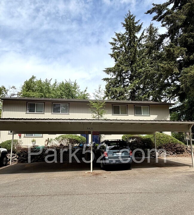 Building Photo - Updated 2 Bedroom University Place Townhome