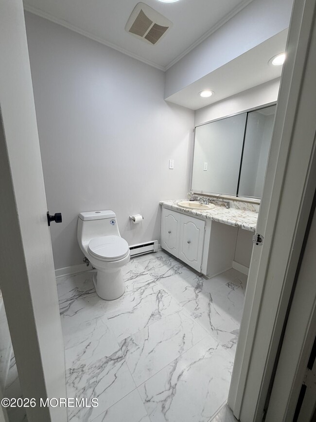 Building Photo - 147 Amberly Dr