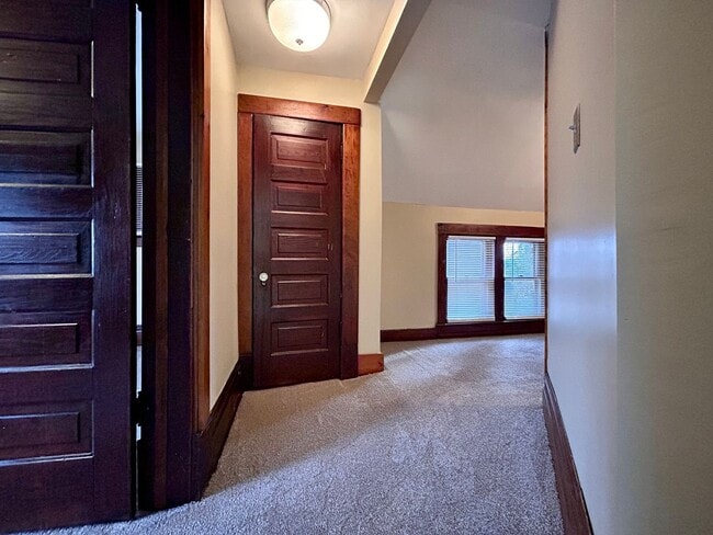 Building Photo - 2 Bedroom 2 Bath Home in Eastown!