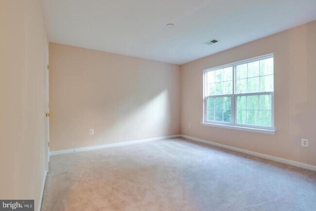 Building Photo - 8464 Hessian Hill Ct