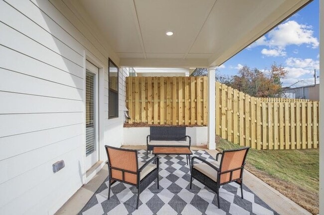 Building Photo - 111 Lipscomb Cir SE