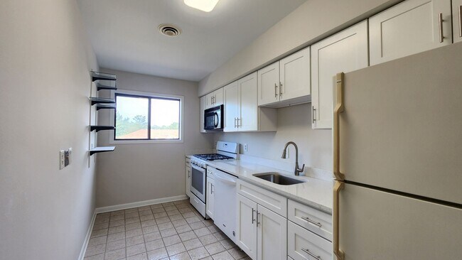 Building Photo - Affordable Condo with New Kitchen and Bath