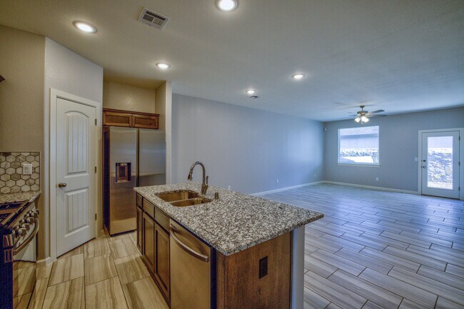 Building Photo - 11491 Summer Dr