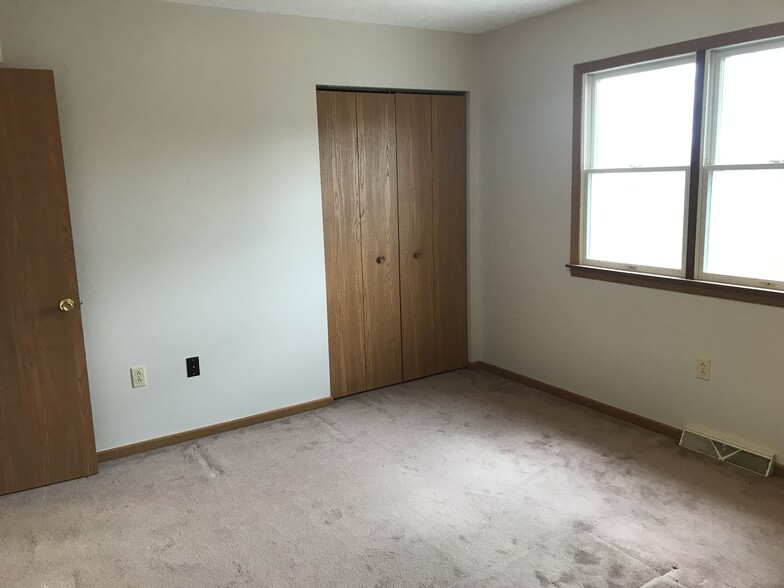 Building Photo - 116 Woodcrest Dr