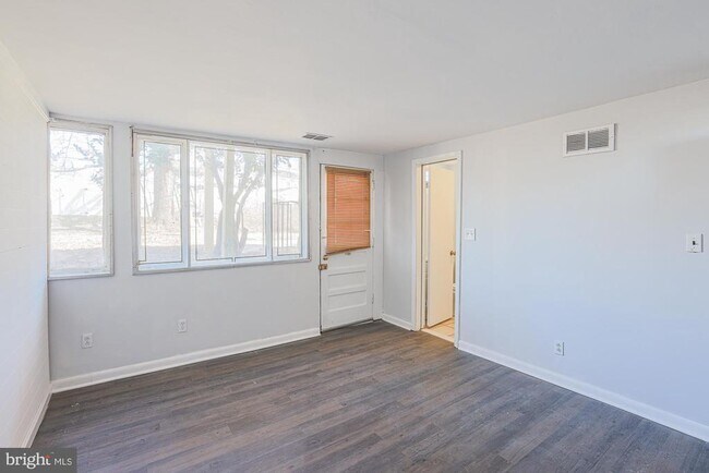 Building Photo - 6705 Maurleen Rd