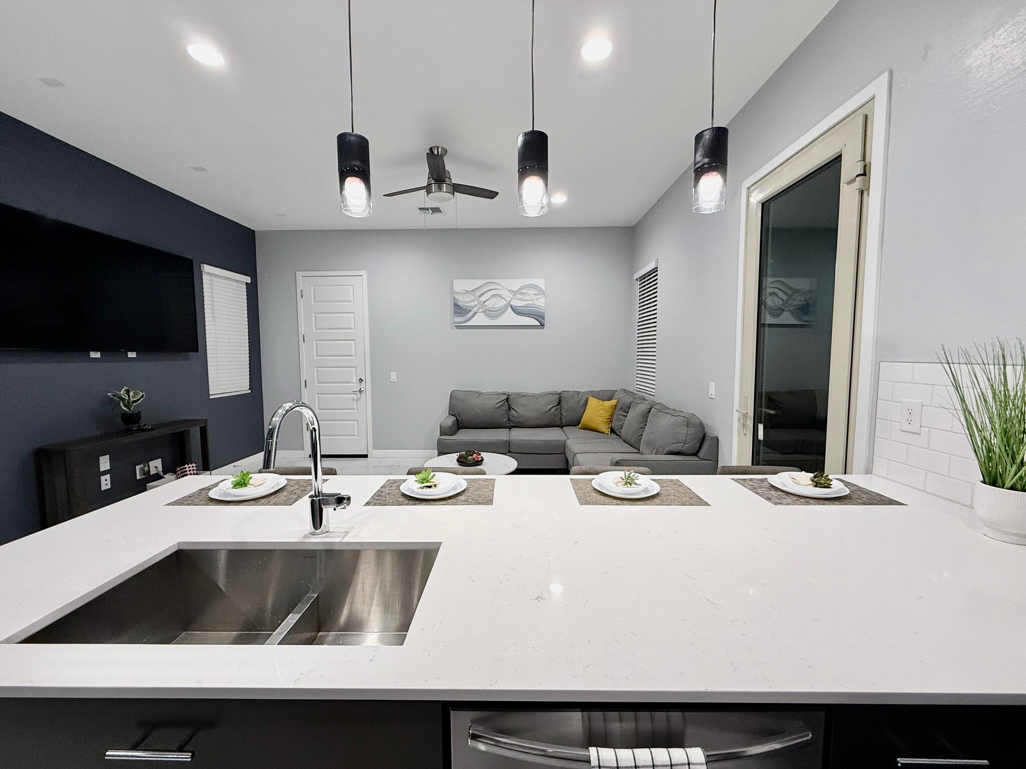 Building Photo - 4013 W Buist Ave