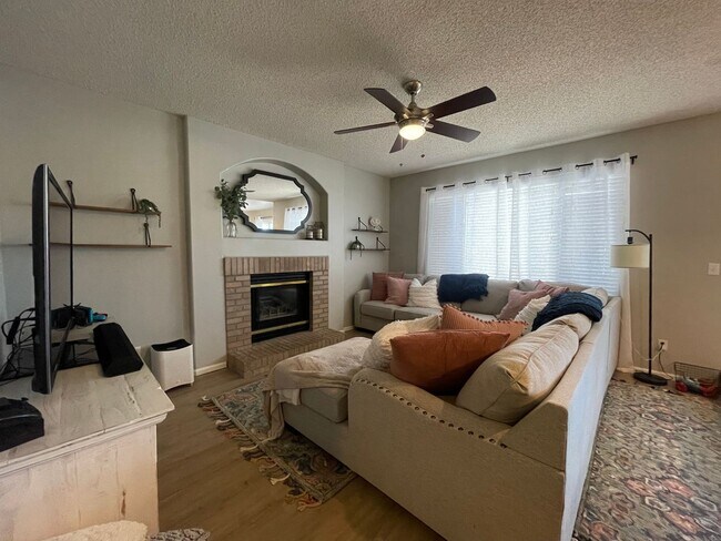 Building Photo - $0 DEPOSIT OPTION. 4 BEDROOM 3 BATHROOM HIGHLANDS RANCH HOUSE NEAR CHATFIELD STATE PARK