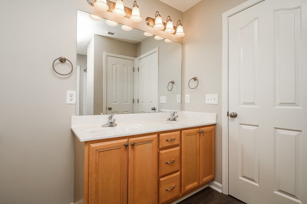 Building Photo - 404 Glenmore Ct