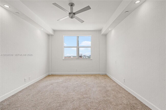 Building Photo - 401 69th St
