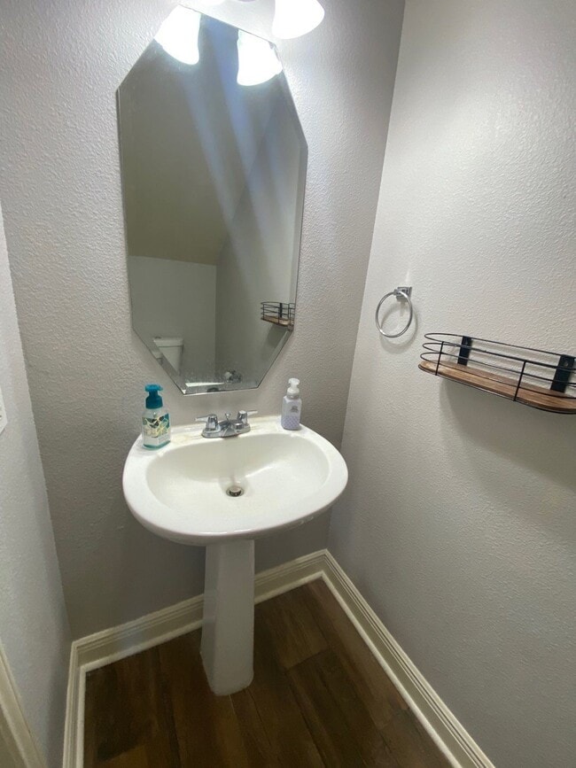 Building Photo - 2101 Crestwind Ct