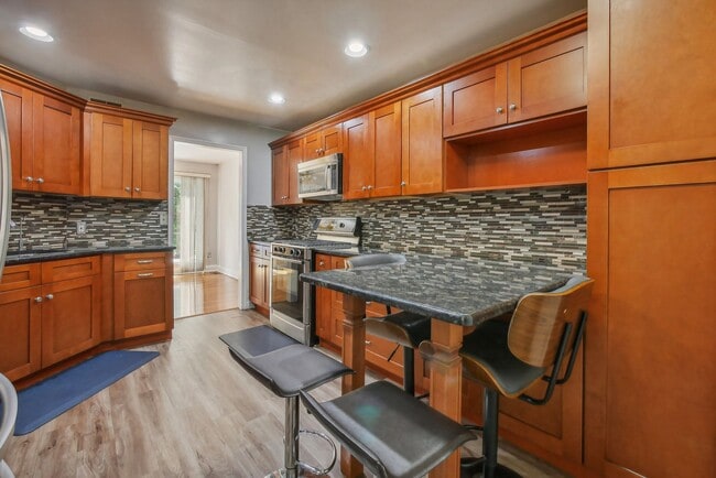 Building Photo - 64 Jesse Ct