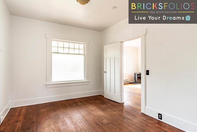 Building Photo - Nestled in the heart of a warm and welcomi...