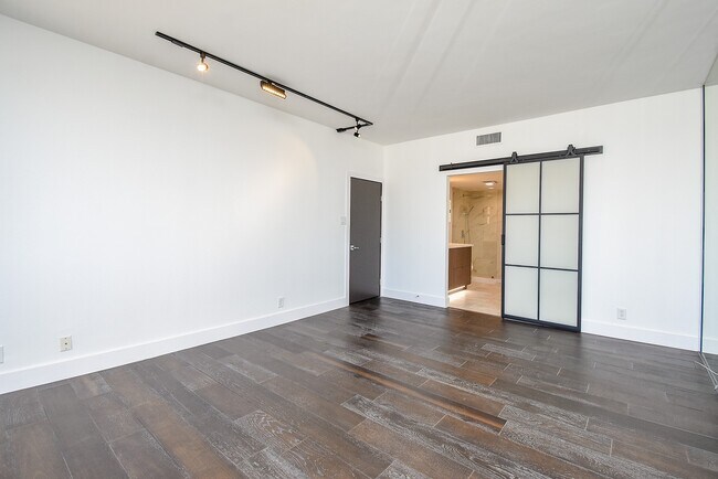 Building Photo - 49 Briar Hollow Ln