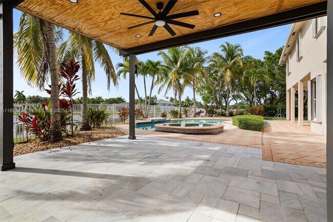 Building Photo - 926 Marina Dr