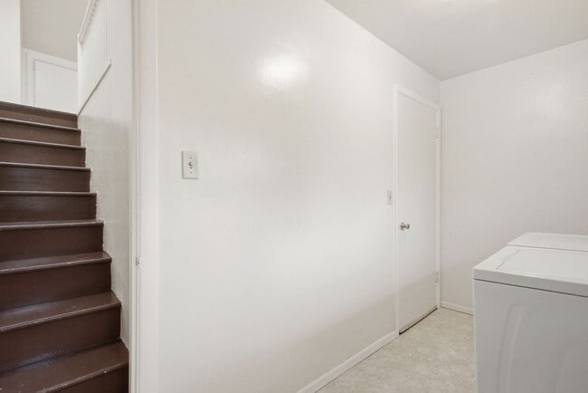 Building Photo - 3 Bedroom House in Southwest Eugene