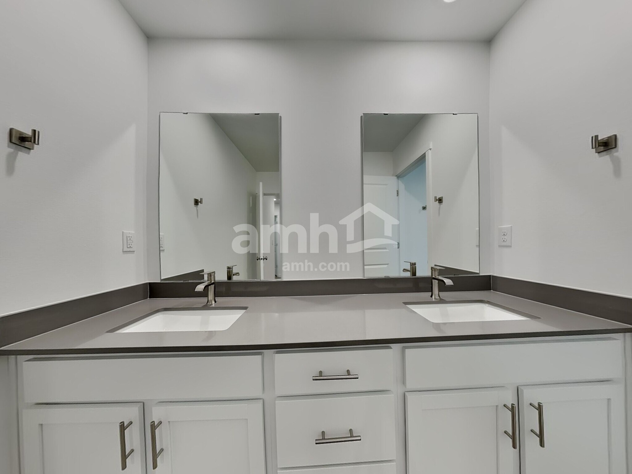 Building Photo - 5035 Washington St SE