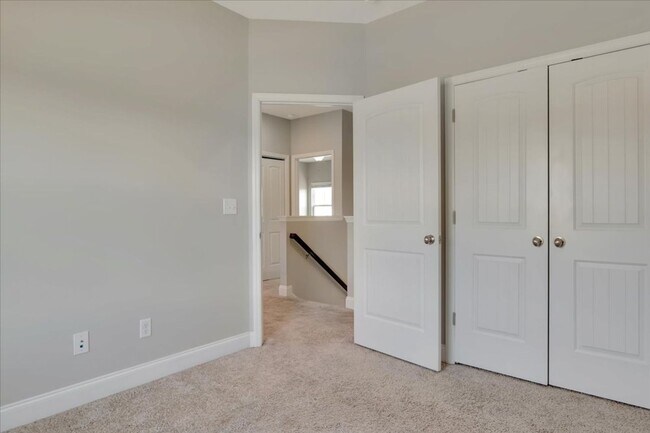 Building Photo - MOVE IN READY BY AUG - 1 -2026