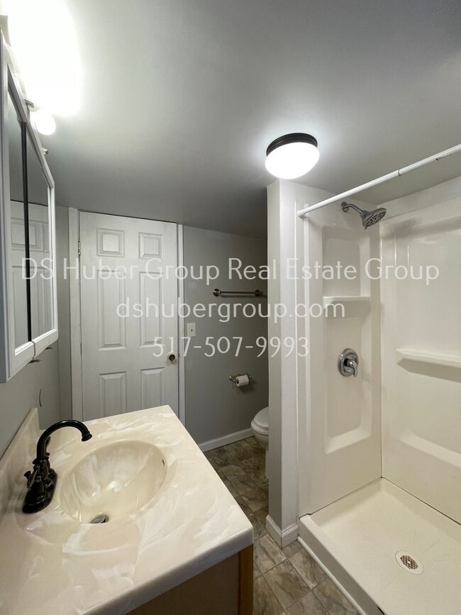 Building Photo - 720 Loa St