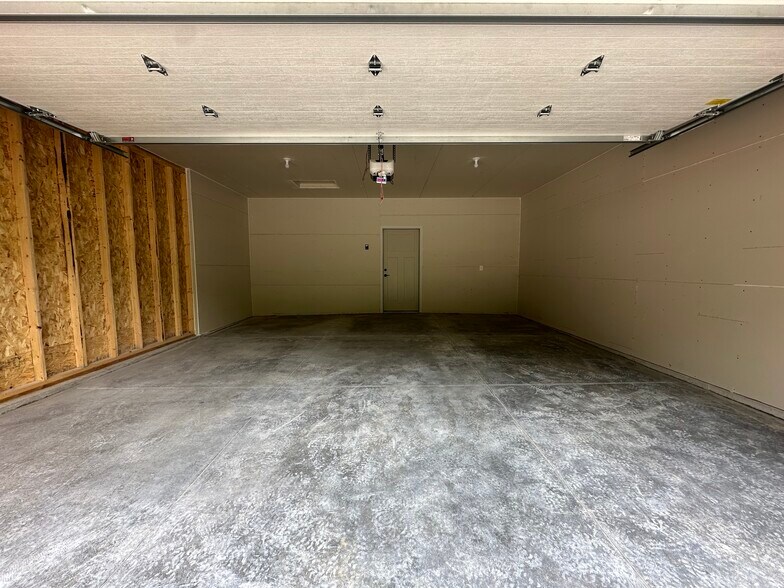 Building Photo - 2600 Chambers Xing