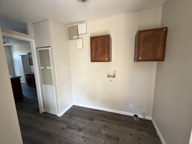 Building Photo - Country Living in this 4x2 Home