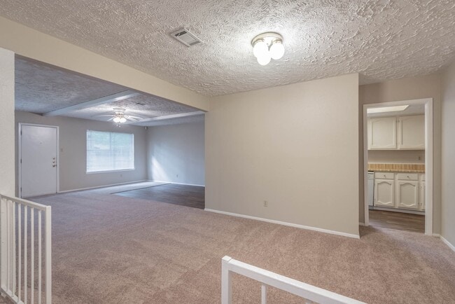 Building Photo - 6015 Knotty Post Ln