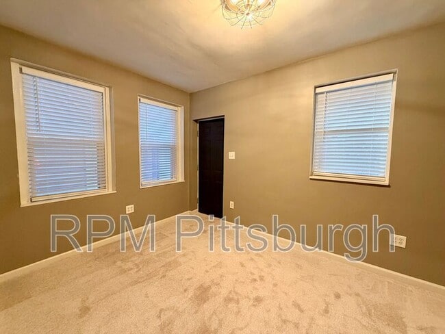 Building Photo - 2614 Larkins Wy