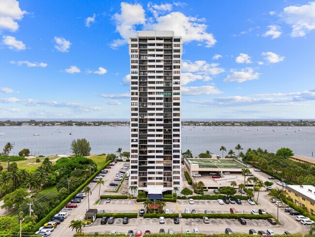 Building Photo - 5600 N Flagler Dr
