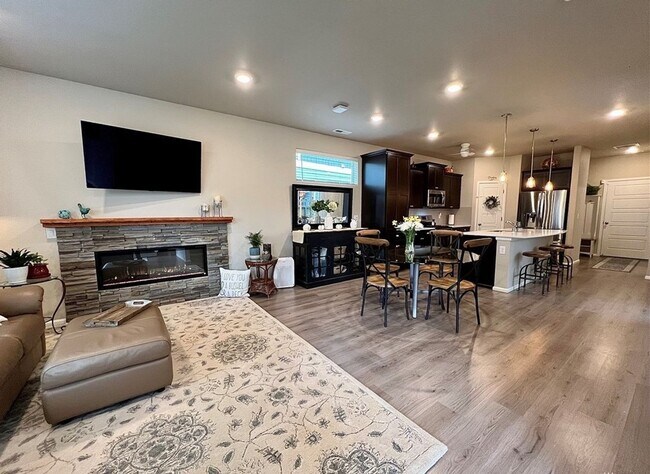 Building Photo - Beautiful Home Ten Trails Community Black Diamond