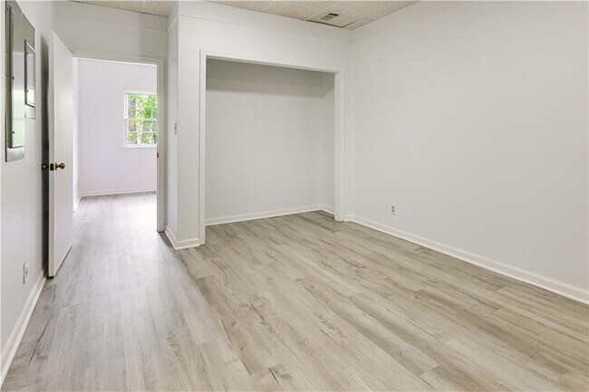 Building Photo - 4711 Nutmeg Way SW