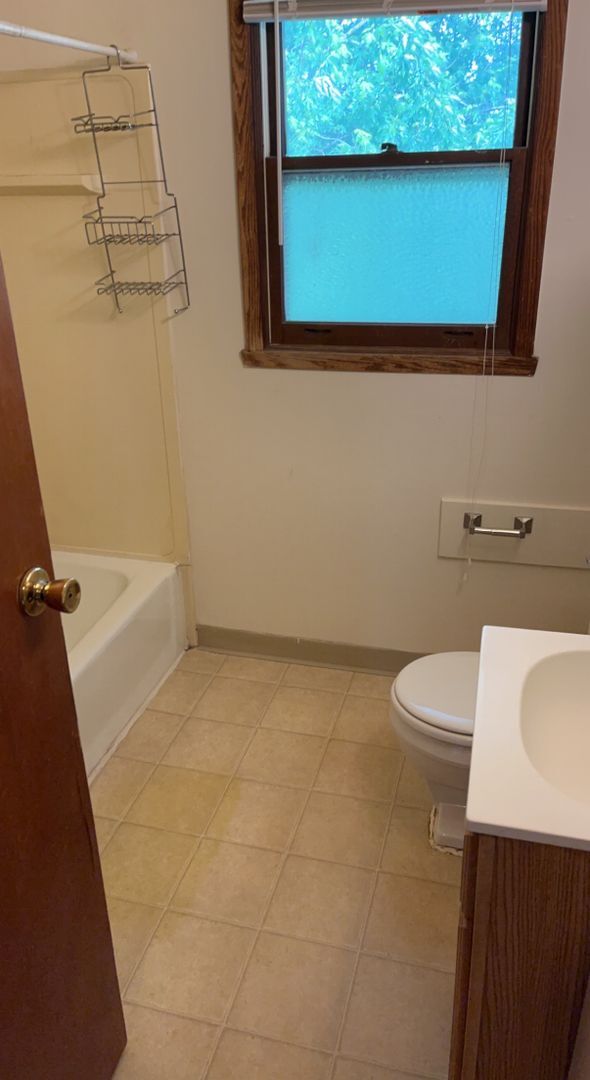 Building Photo - 242