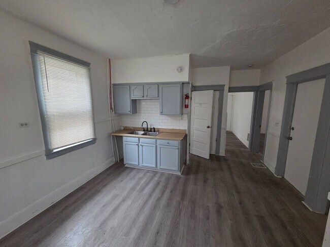 Building Photo - 15322 Yorick Ave