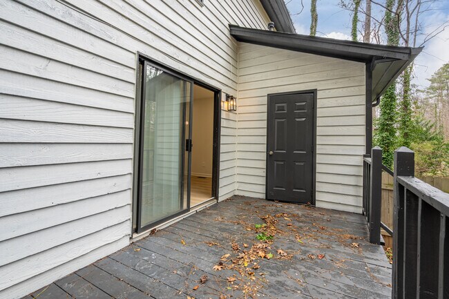 Building Photo - 1545 Springwood Dr SE