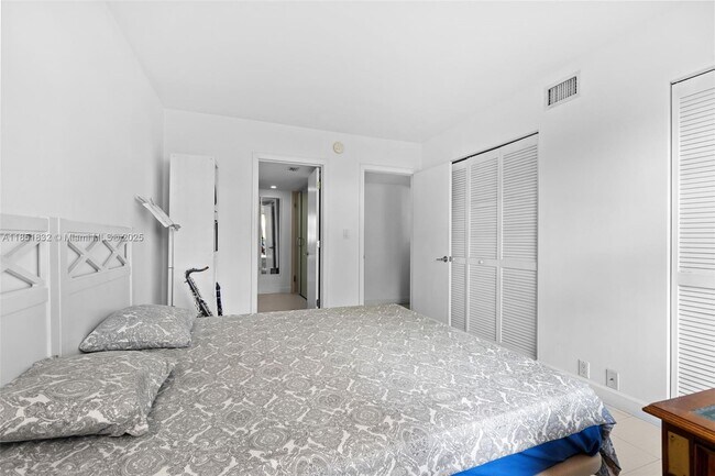 Building Photo - 240 Galen Dr