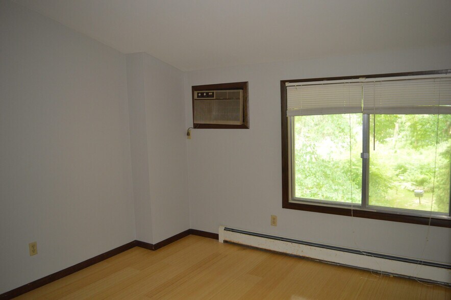 Building Photo - 6245 Charing Cross Ln