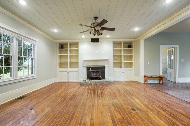 Building Photo - 251 Cheatham Springs Rd