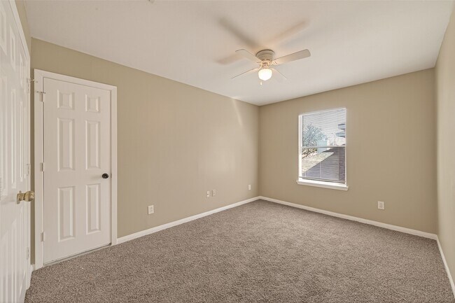 Building Photo - 17250 Cricketbriar Ct