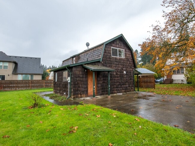 Building Photo - Adorable 2-bdrm/2-bath barn conversion home off River Road—Rural feel, close to everything