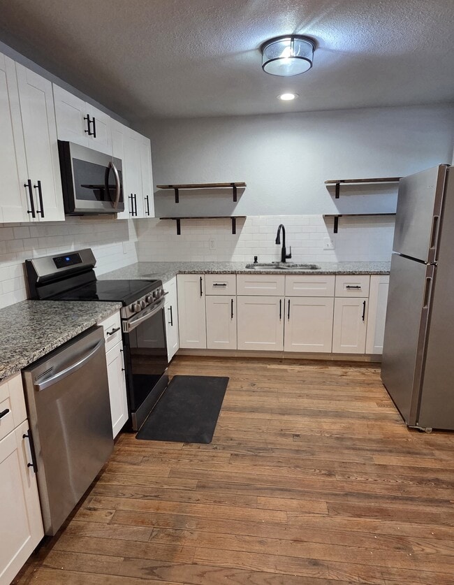 Building Photo - 2001 N Lincoln Ave