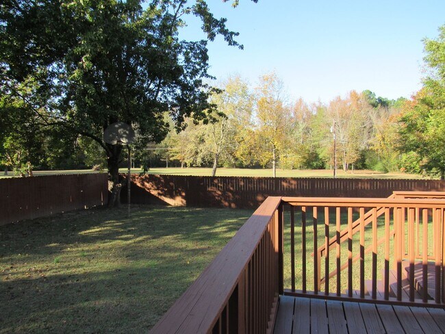 Building Photo - Contact Peggy 501 676 1758