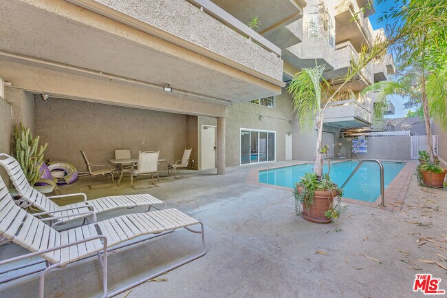 Building Photo - 14960 Dickens St