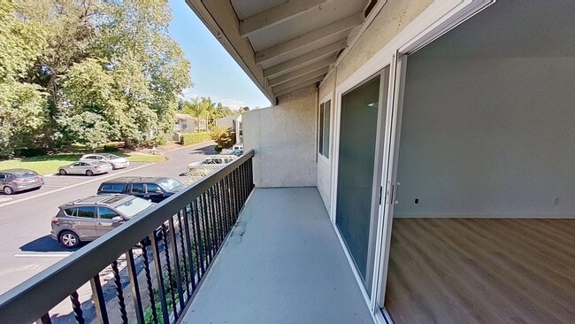 Building Photo - Amazing One Bedroom/ One Bath La Goleta Condo