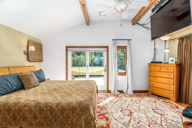 Building Photo - 5 Birch Ln